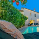 Latini - Ideal For A Family Vacation. Heated Pool. Local Breakfast Optional Available Villa *