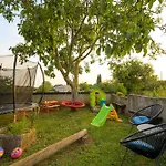 Latini - Ideal For A Family Vacation. Heated Pool. Local Breakfast Optional Available Svetvinčenat