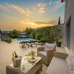 Latini - Ideal For A Family Vacation. Heated Pool. Local Breakfast Optional Available Villa *