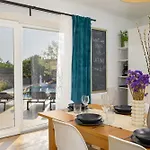 Villa Latini - Ideal For A Family Vacation. Heated Pool. Local Breakfast Optional Available Svetvinčenat