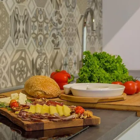 Villa Latini - Ideal For A Family Vacation. Heated Pool. Local Breakfast Optional Available