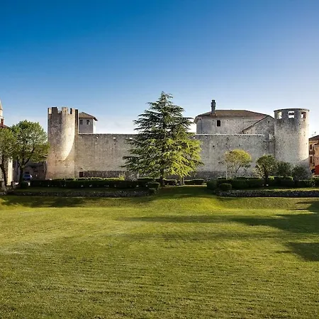 Latini - Ideal For A Family Vacation. Heated Pool. Local Breakfast Optional Available Svetvincenat