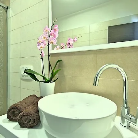 Latini - Ideal For A Family Vacation. Heated Pool. Local Breakfast Optional Available Villa *
