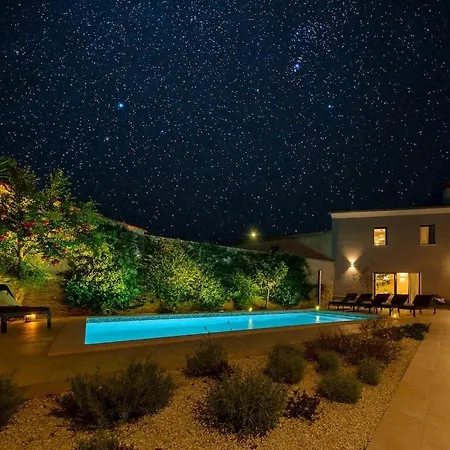 Villa Latini - Ideal For A Family Vacation. Heated Pool. Local Breakfast Optional Available