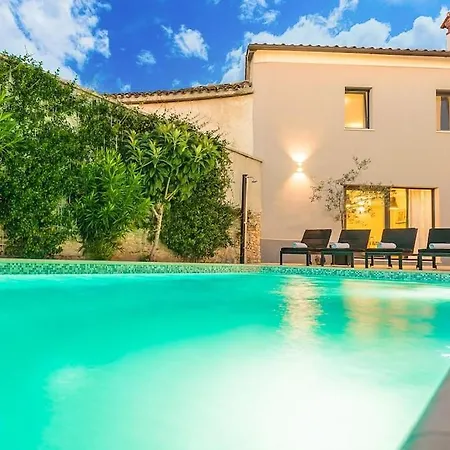 Latini - Ideal For A Family Vacation. Heated Pool. Local Breakfast Optional Available * Svetvincenat