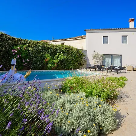 Latini - Ideal For A Family Vacation. Heated Pool. Local Breakfast Optional Available Villa