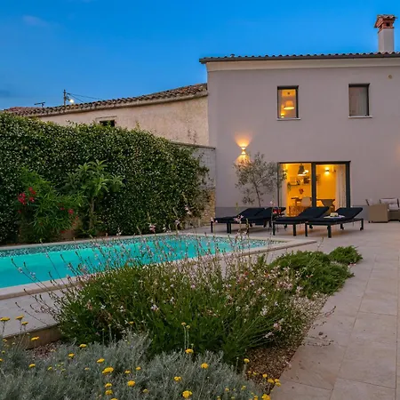 Latini - Ideal For A Family Vacation. Heated Pool. Local Breakfast Optional Available Villa Svetvincenat