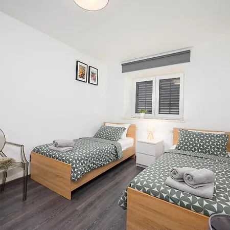Latini - Ideal For A Family Vacation. Heated Pool. Local Breakfast Optional Available Villa *