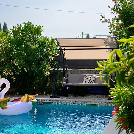 Latini - Ideal For A Family Vacation. Heated Pool. Local Breakfast Optional Available Villa Svetvincenat